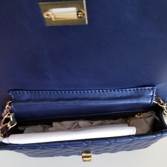 💖SOLD💖 Quilted "Blu" Crossbody Bag - Picture 3 of 4